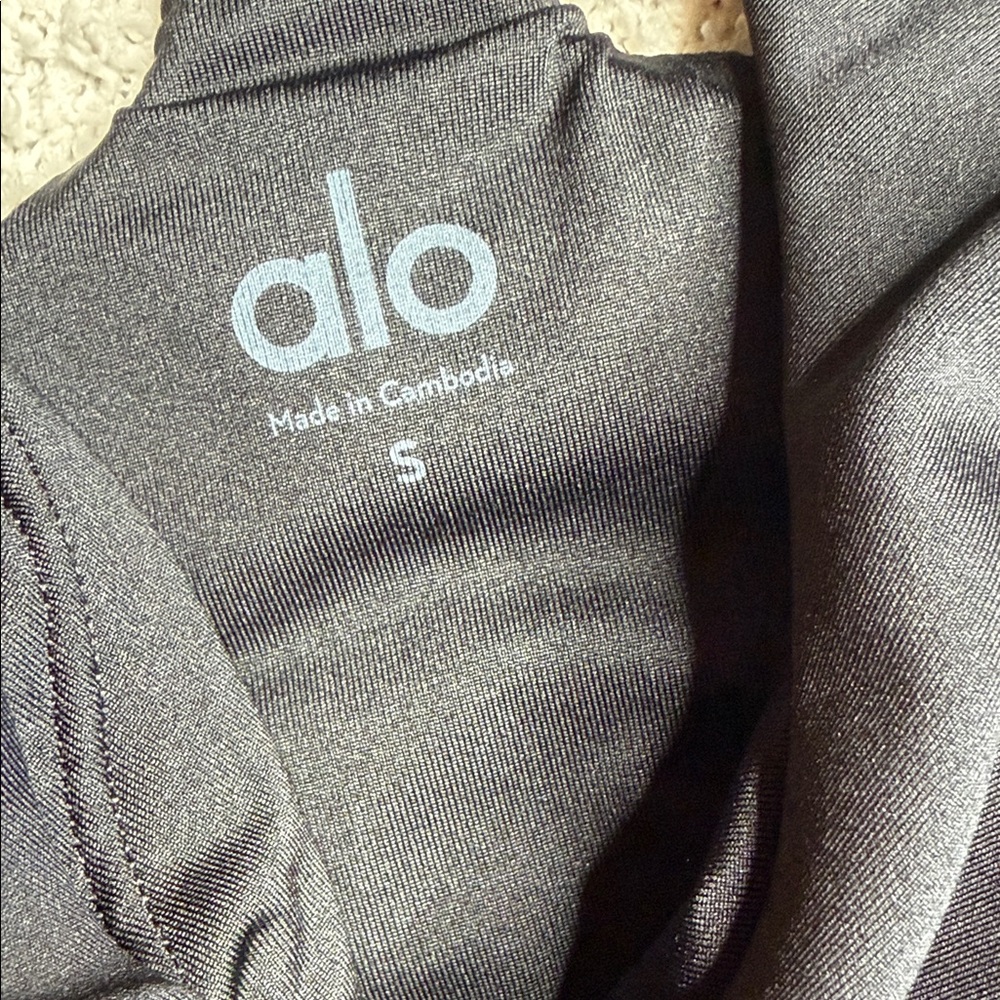 ALO Yoga Suit Up Set - Picture 4 of 12